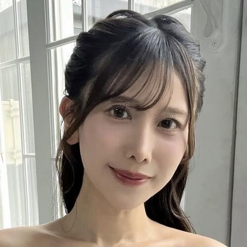 レースクイーン名取くるみ「素敵な思い出がまた１つ増えて幸せ」デコルテ際立つドレス姿を公開
