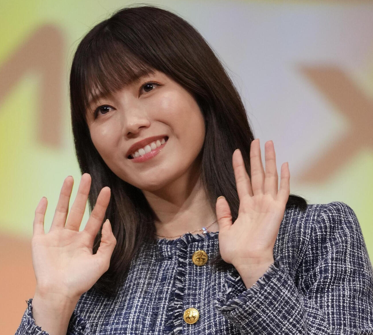 横山由依（2024年12月）
