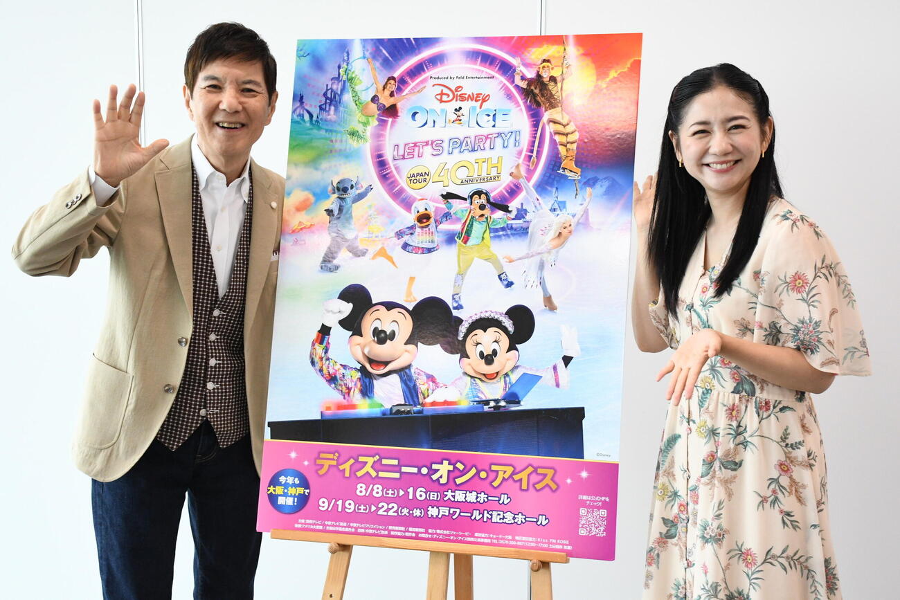 「ディズニー・オン・アイス」の取材会に出席した関根勤（左）と関根麻里（撮影・阪口孝志）