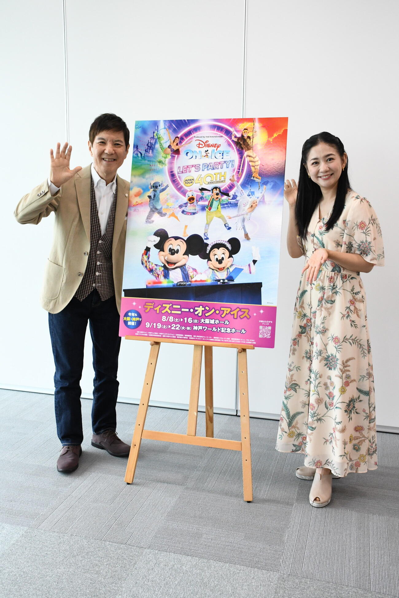 「ディズニー・オン・アイス」の取材会に出席した関根勤（左）と関根麻里（撮影・阪口孝志）