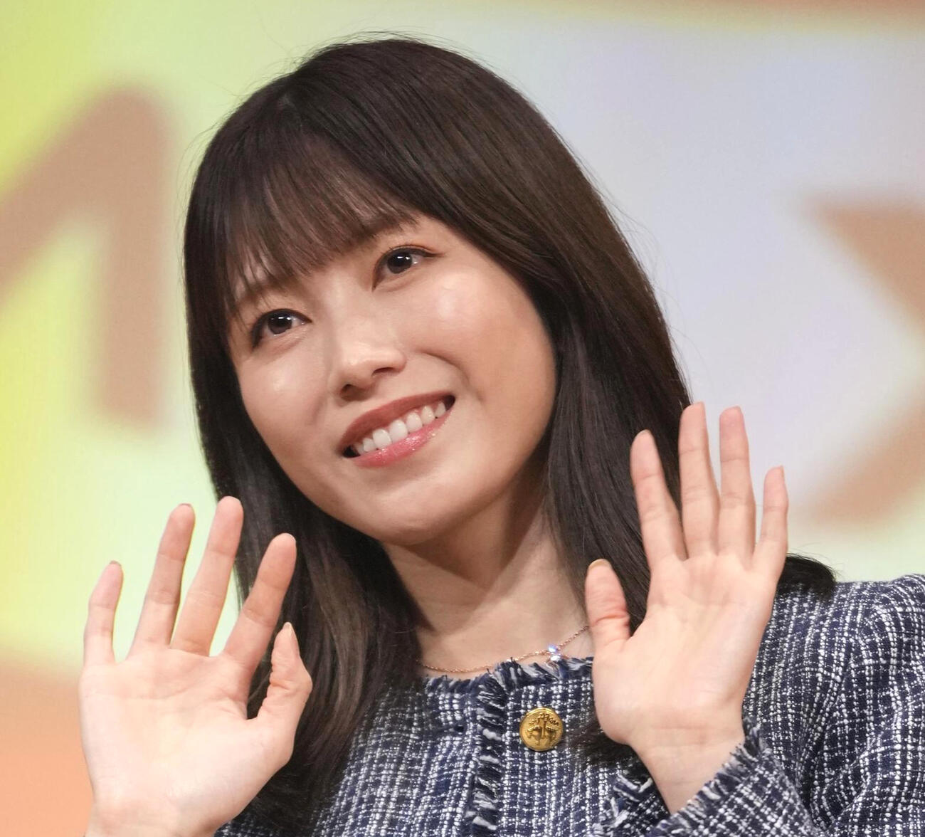 横山由依（2024年撮影）