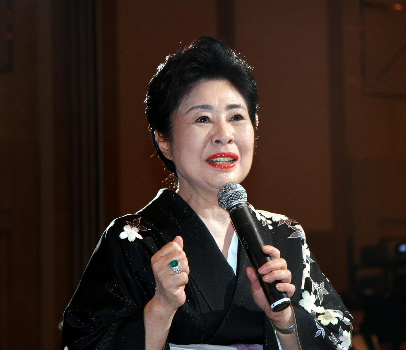 松平健結婚式　披露宴に出席しスピーチを行う中村玉緒さん（2006年4月撮影）