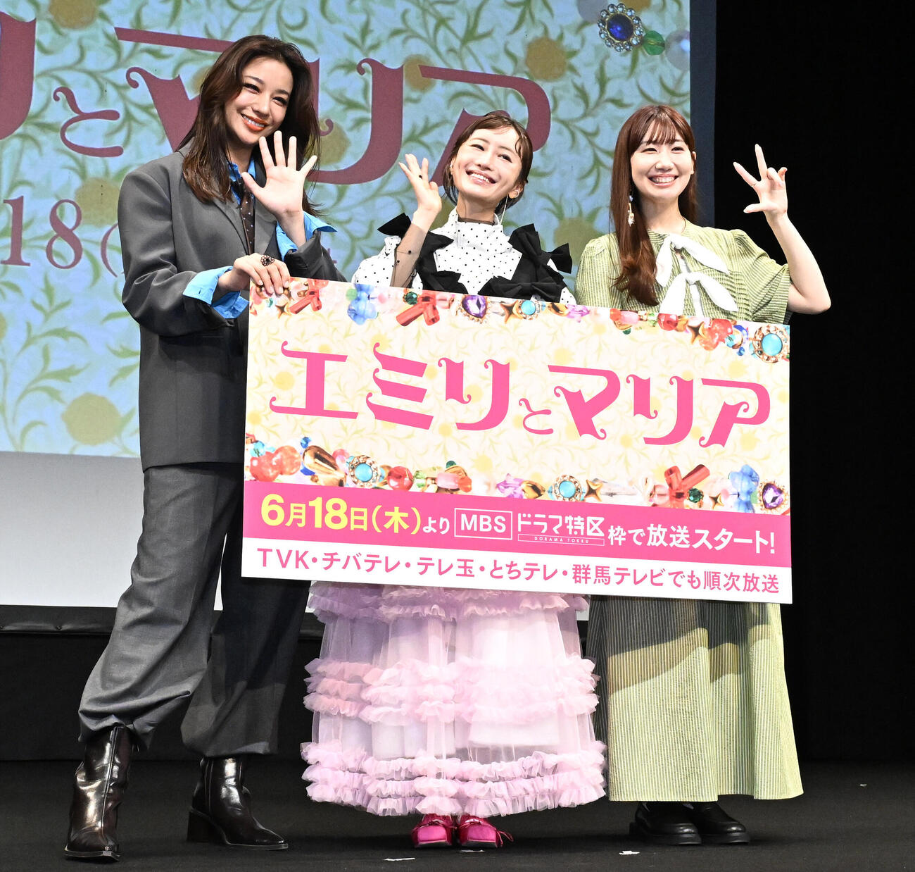 ドラマ「エミリとマリア」第1話先行上映トークイベントに登場した、左から高橋メアリージュン、松本まりか、根本宗子監督（撮影・千葉一成）