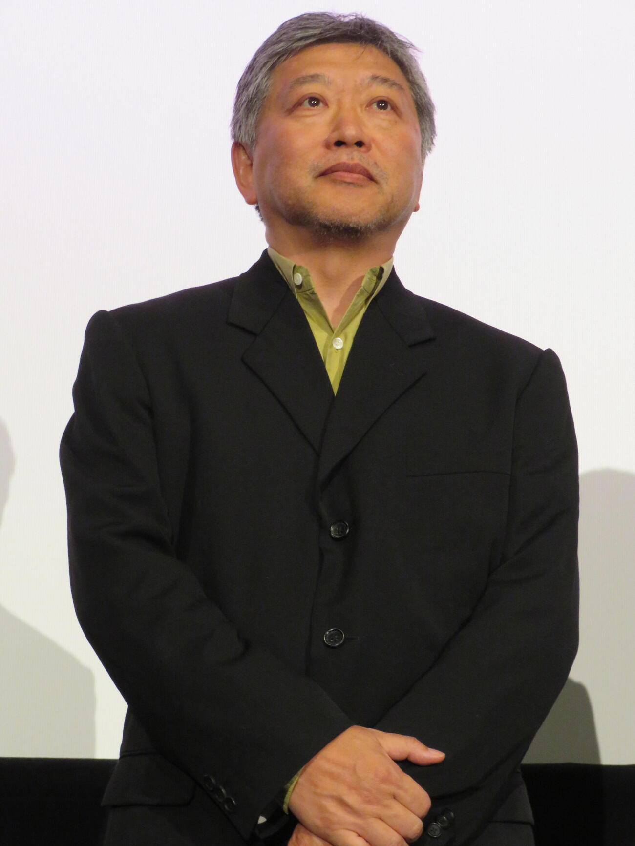 映画「箱の中の羊」大ヒット御礼舞台あいさつに登壇した是枝裕和監督（撮影・村上幸将）