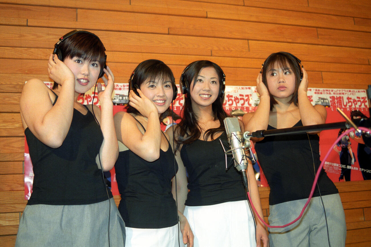 デビューしたNITROのメンバー、左から唐沢美帆、吉井怜、優香、堀越のり（1999年撮影）