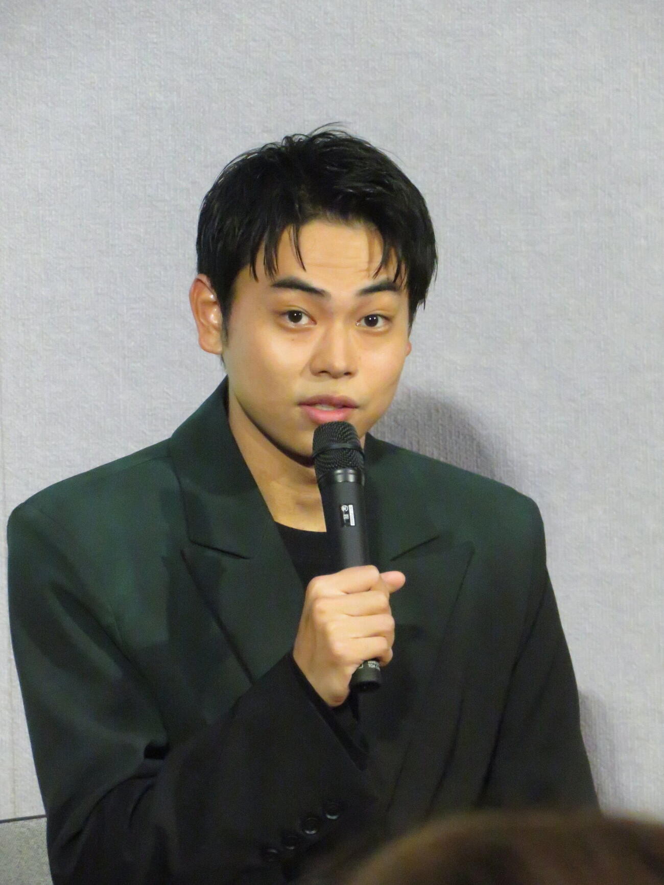 「勿忘草の咲く町で～安曇野診療記～」の取材会に出席した菅生新樹
