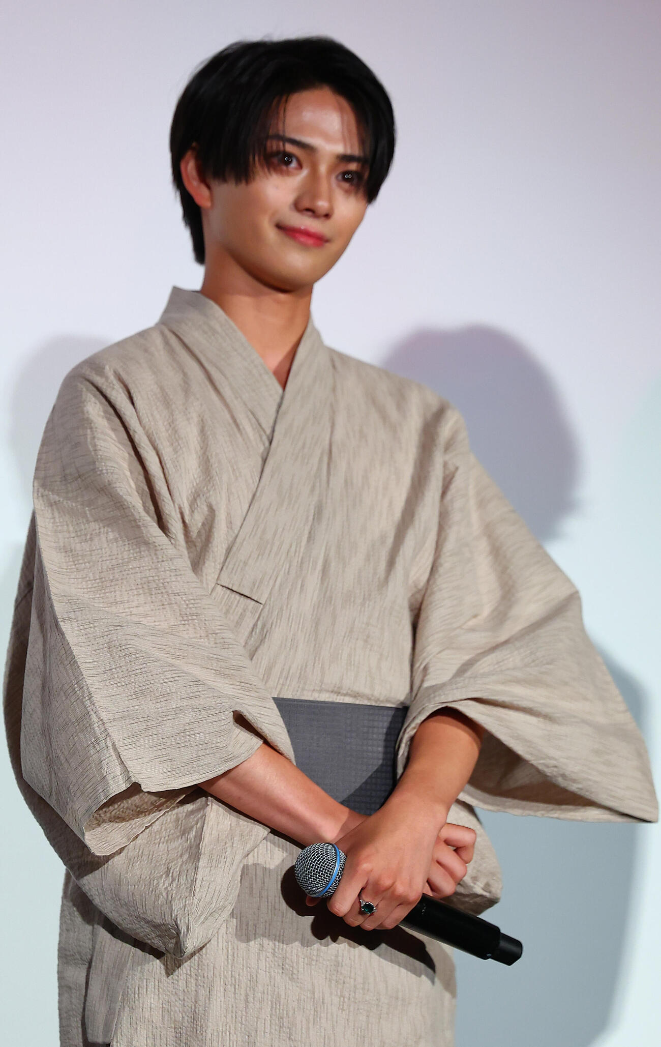 映画「山口くんはワルくない」舞台あいさつに登場した岩瀬洋志（撮影・野上伸悟）