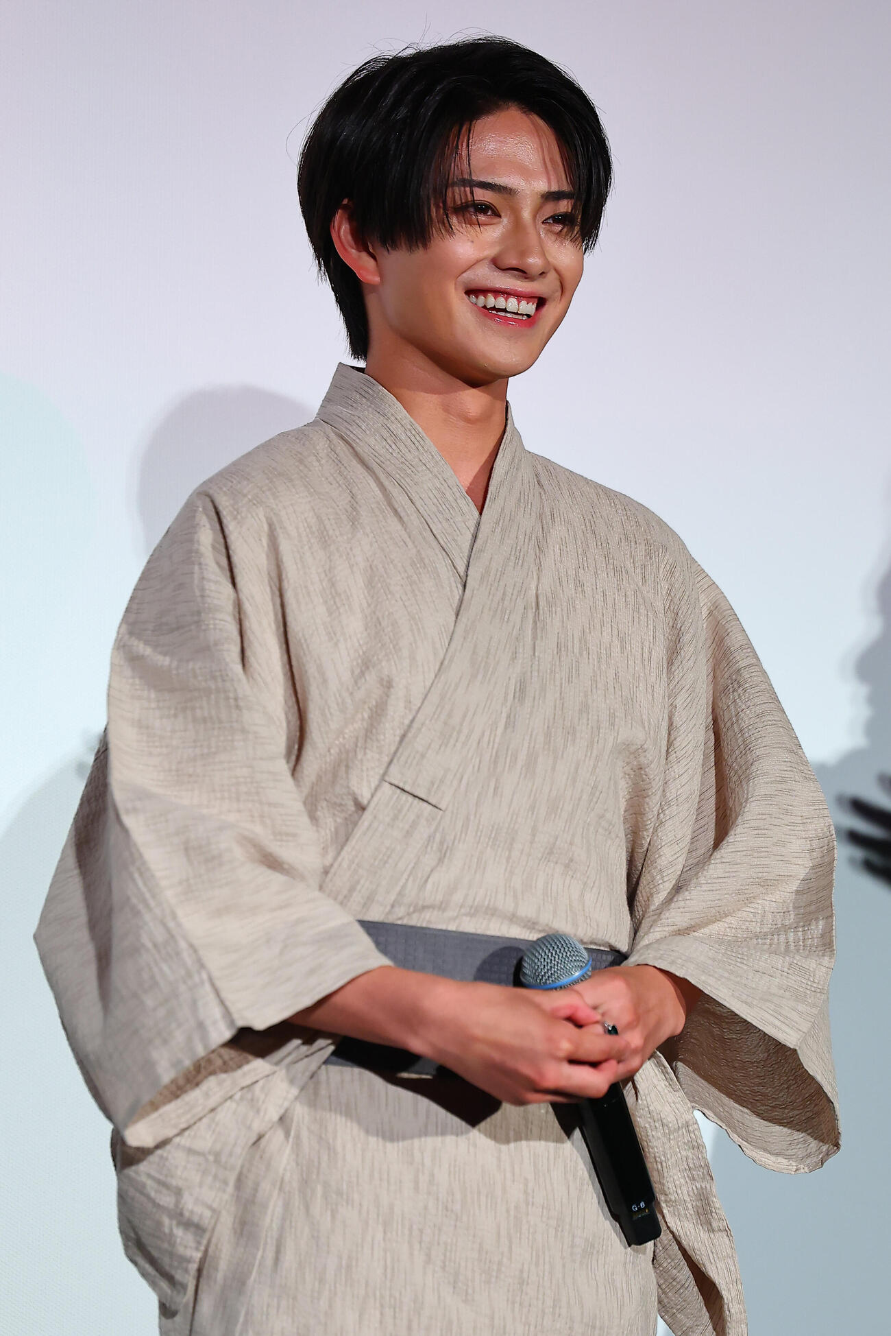 映画「山口くんはワルくない」舞台あいさつに登場した岩瀬洋志（撮影・野上伸悟）