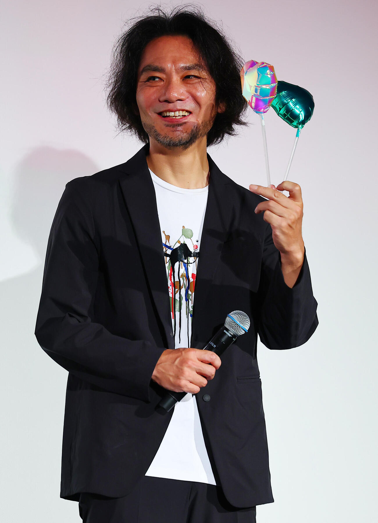 映画「山口くんはワルくない」舞台あいさつに登場した守屋健太郎監督（撮影・野上伸悟）