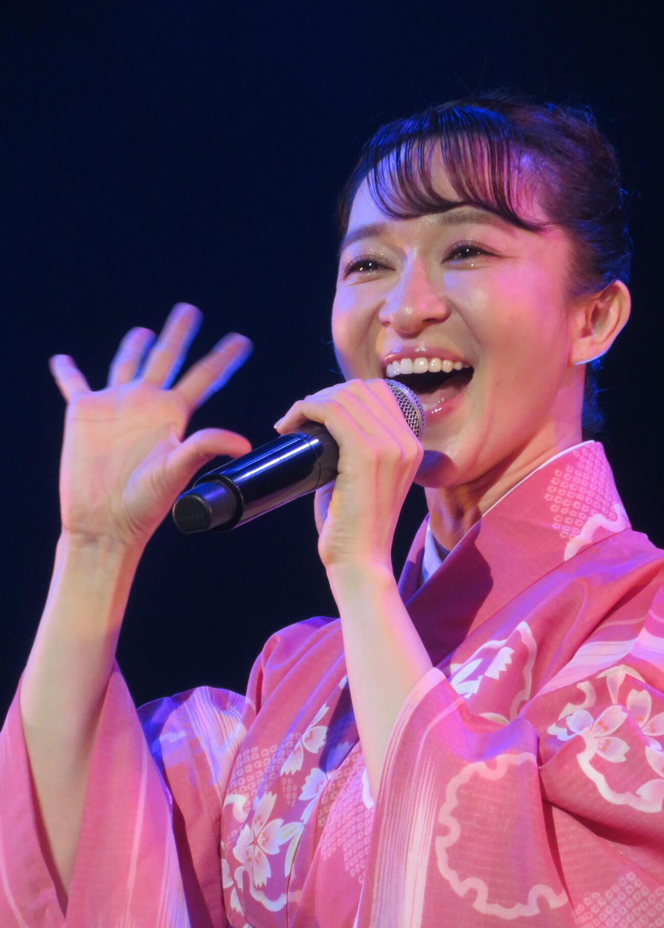 デビュー記念ライブを行った有沙瞳