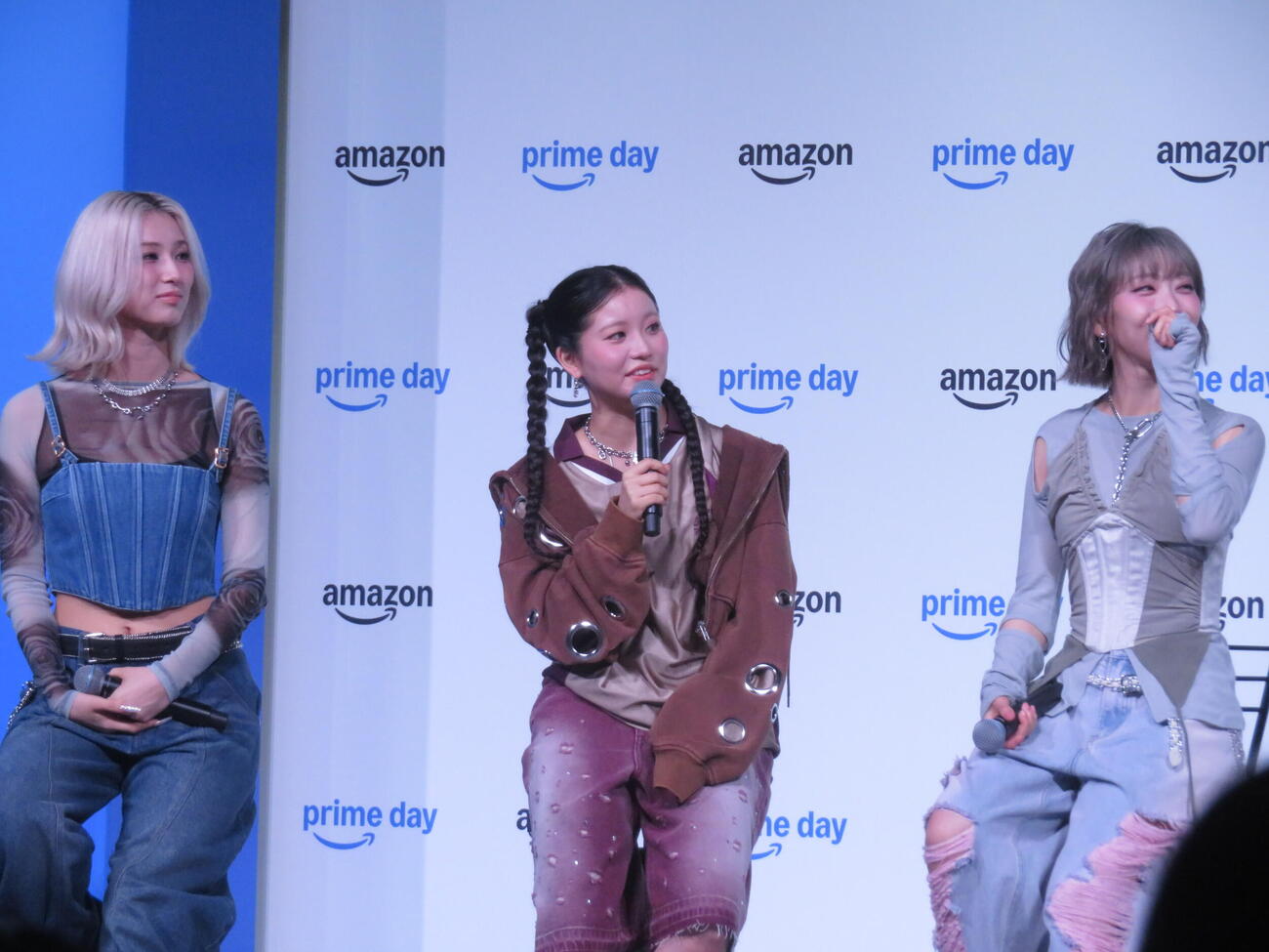 Amazon「プライムデー」記者発表会に登壇したHANA（左から）MOMOKA、KOHARU、JISOO
