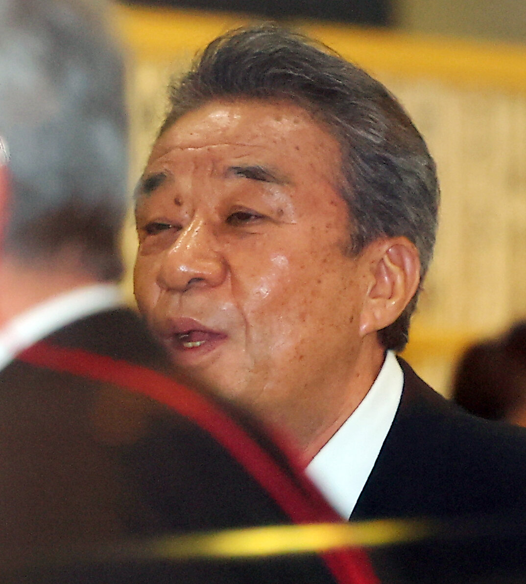 中村玉緒さんの通夜に参列した渡辺正行（撮影・野上伸悟）