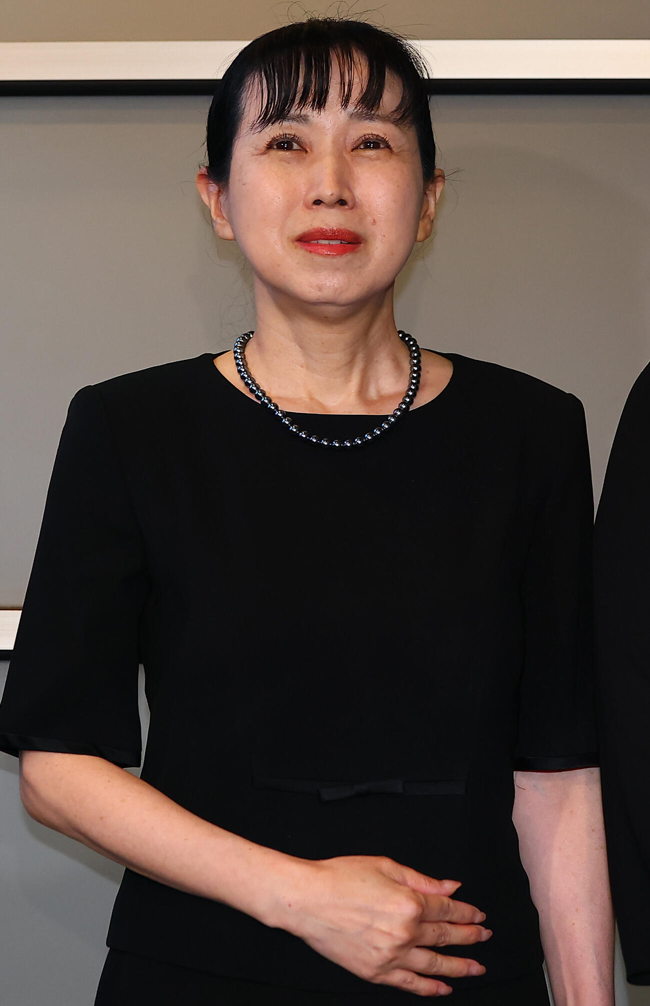 中村玉緒さんの通夜に参列した西村知美（撮影・野上伸悟）