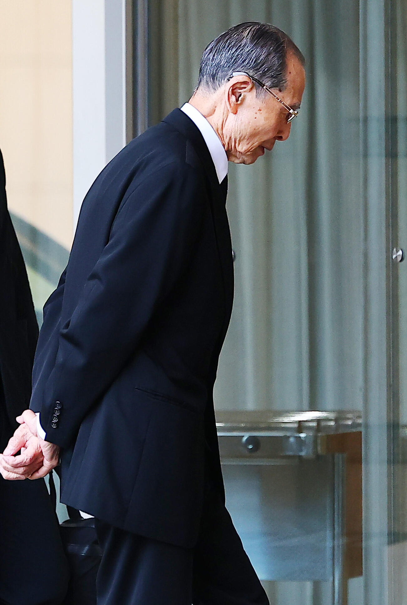 中村玉緒さんの通夜に参列する王貞治氏（撮影・野上伸悟）