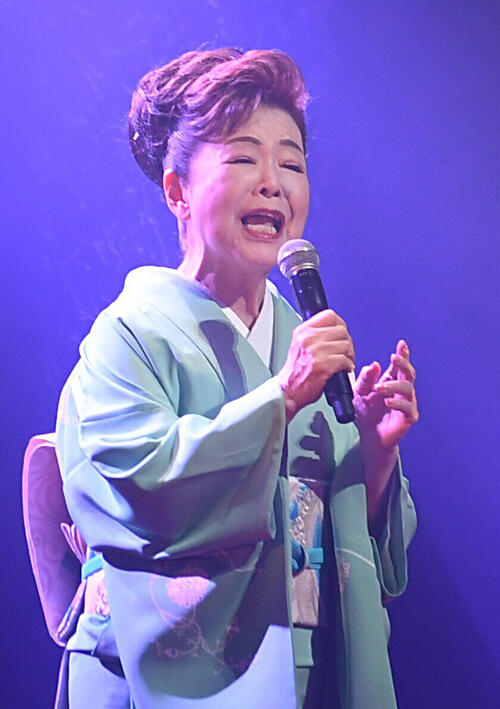 中村美律子デビュー40周年記念公演「最高～」故郷・大阪で2700人を魅了