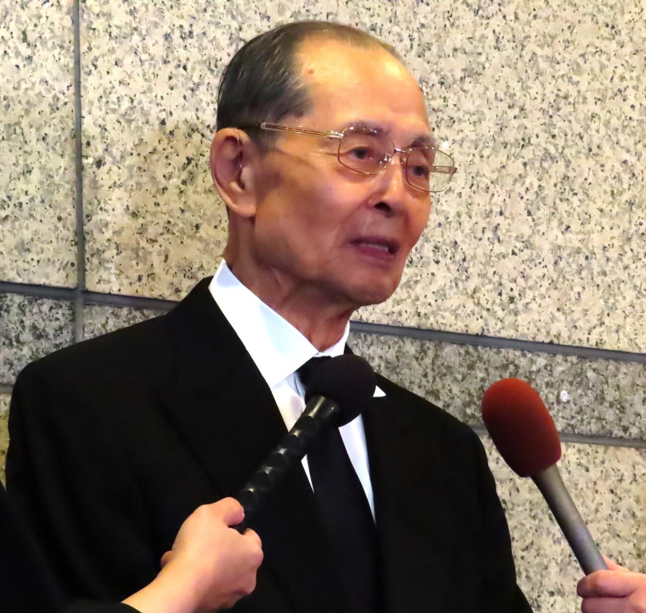 中村玉緒さんの通夜に参列した王貞治氏