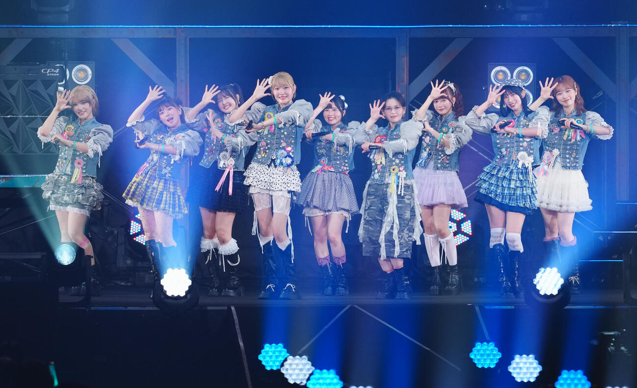 パフォーマンスするBEYOOOOONDS（撮影・垰建太）