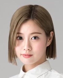 25歳元宝塚男役、黒ランジェリーショット公開に「かっこよく最高です」ファン絶賛の声続々