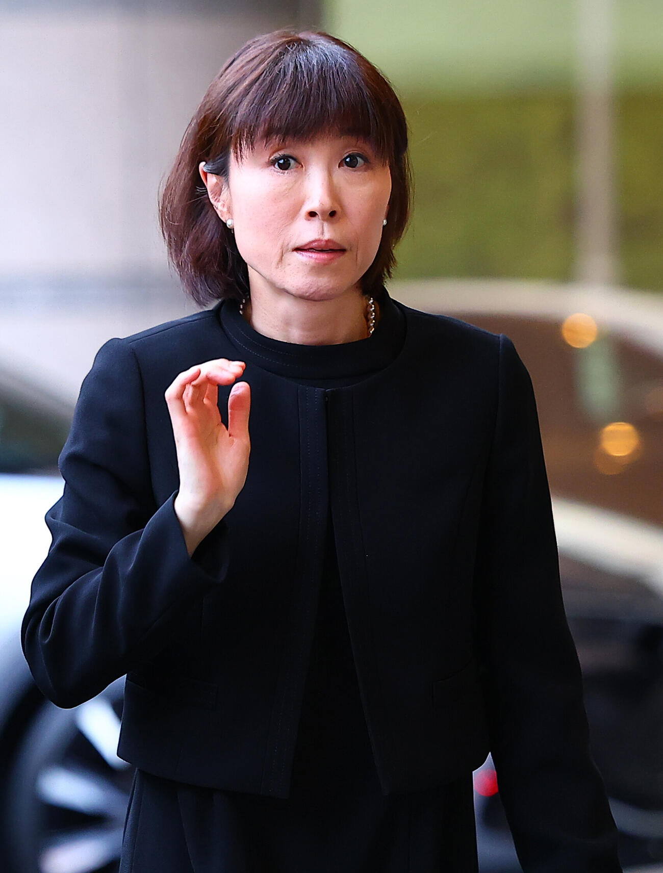 中村玉緒さんの通夜に参列した水森かおり（撮影・野上伸悟）