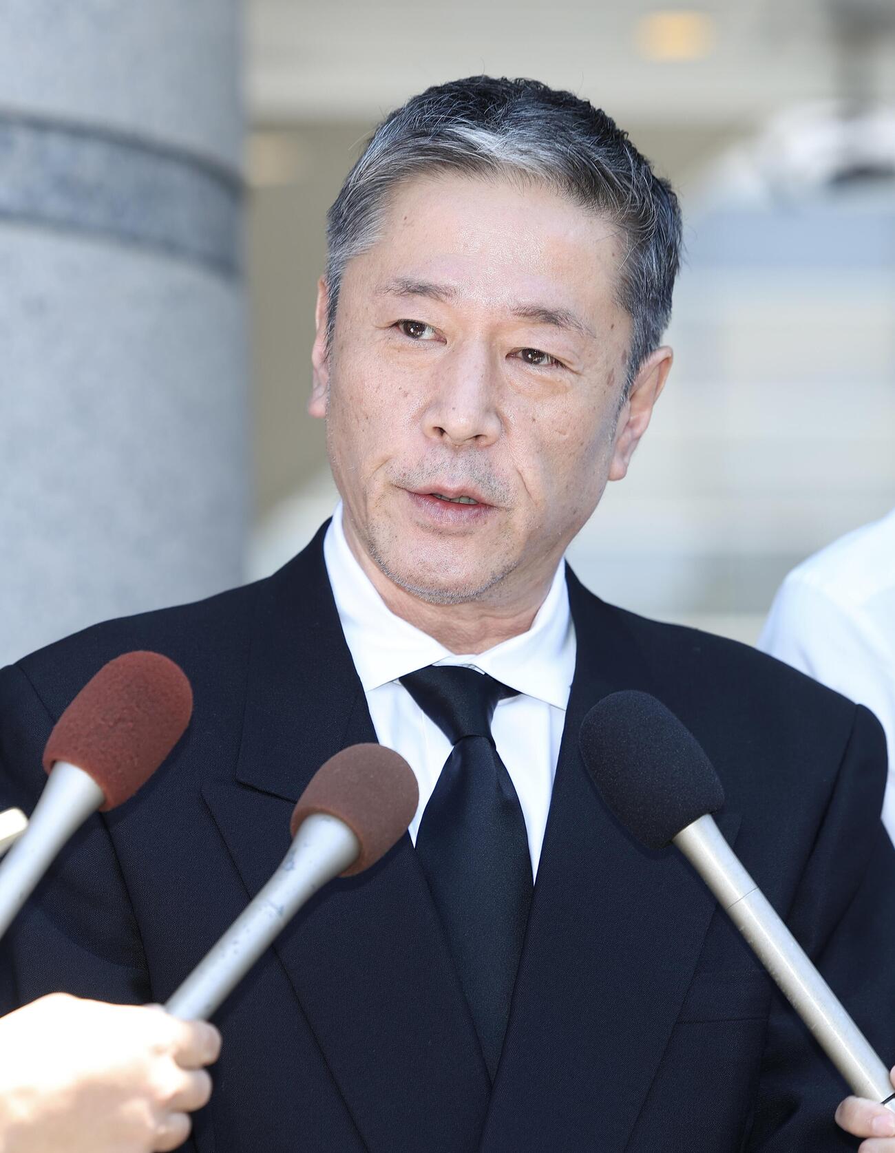 中村玉緒さんの告別式に参列した若山騎一郎
