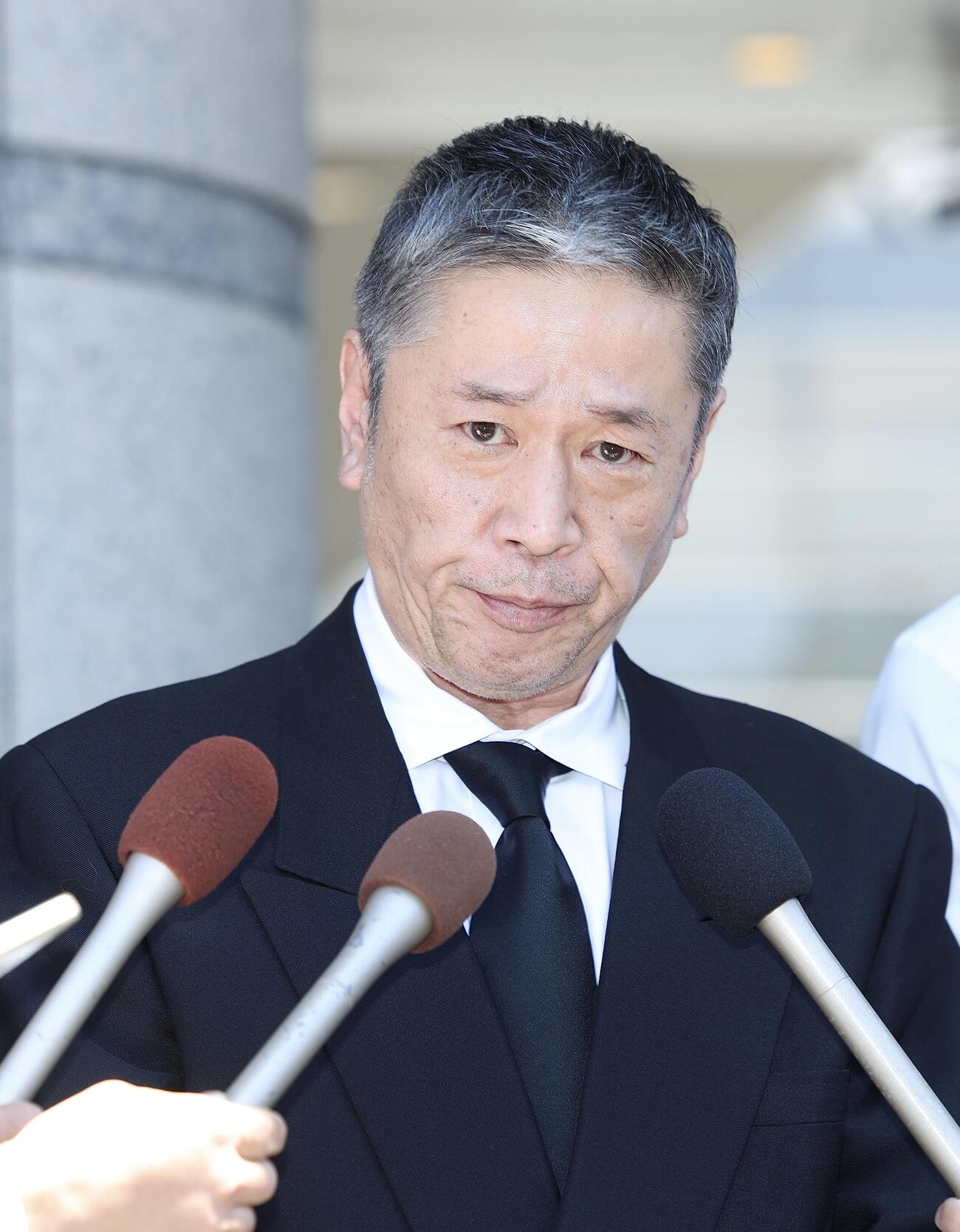 中村玉緒さんの告別式に参列した若山騎一郎