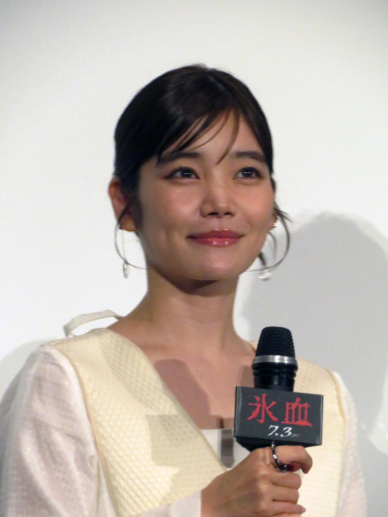 映画「氷血」完成披露舞台あいさつに出席した加藤千尋