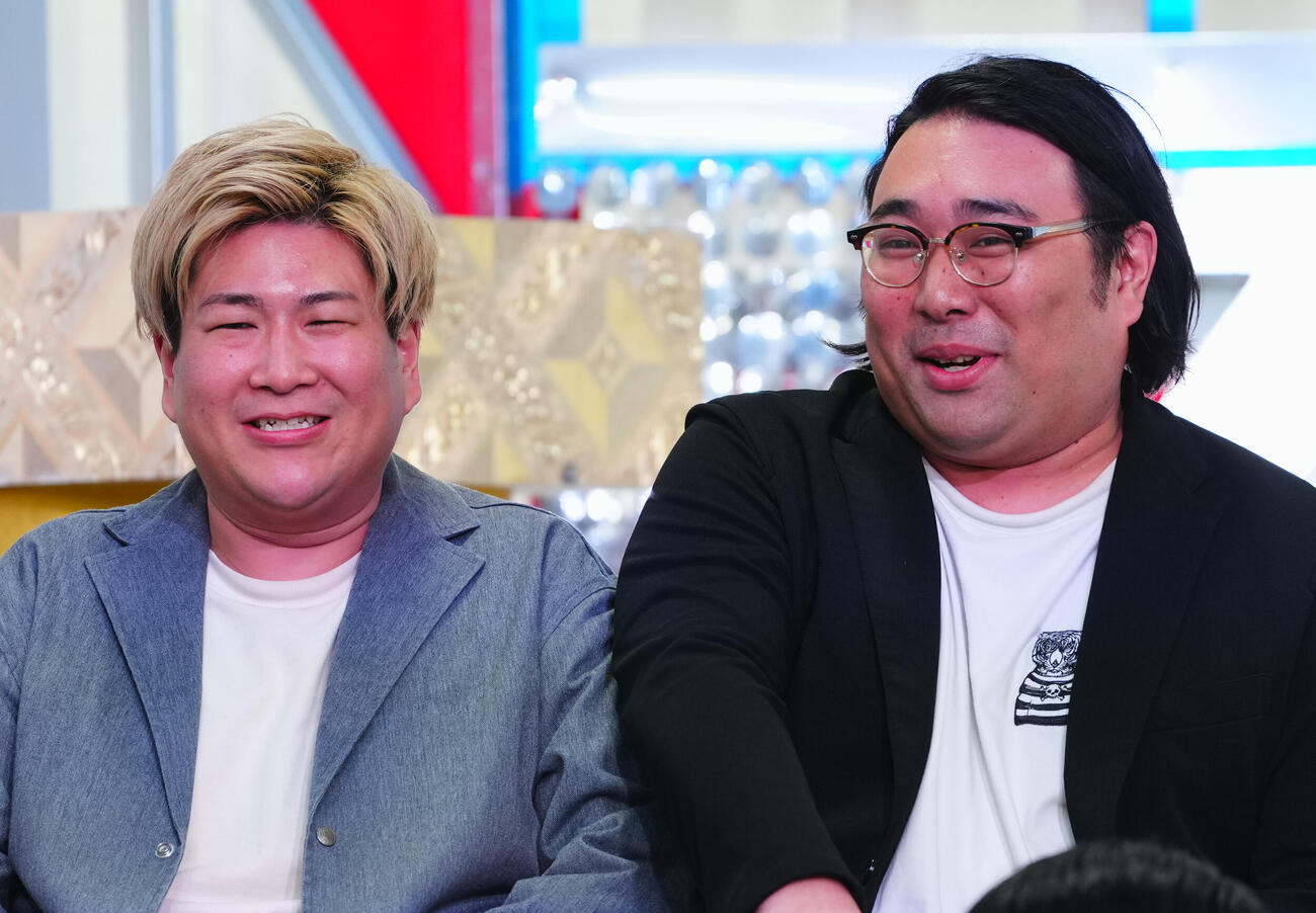 「ダブルインパクト2026」のファイナリストに選ばれたビスケットブラザーズのきん（左）と原田泰雅（撮影・垰建太）