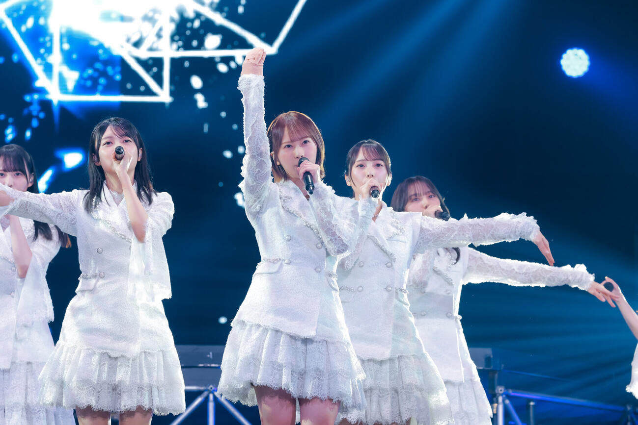 17th Single　ひなた坂46 LIVE　中央は石塚瑶季ⒸSeed＆FlowerLLC