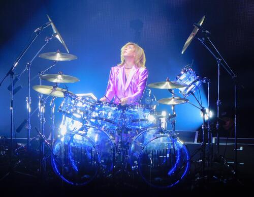YOSHIKI「こんなの初めて」hyde、清春らと超豪華コラボ披露　会場は大熱狂に大合唱
