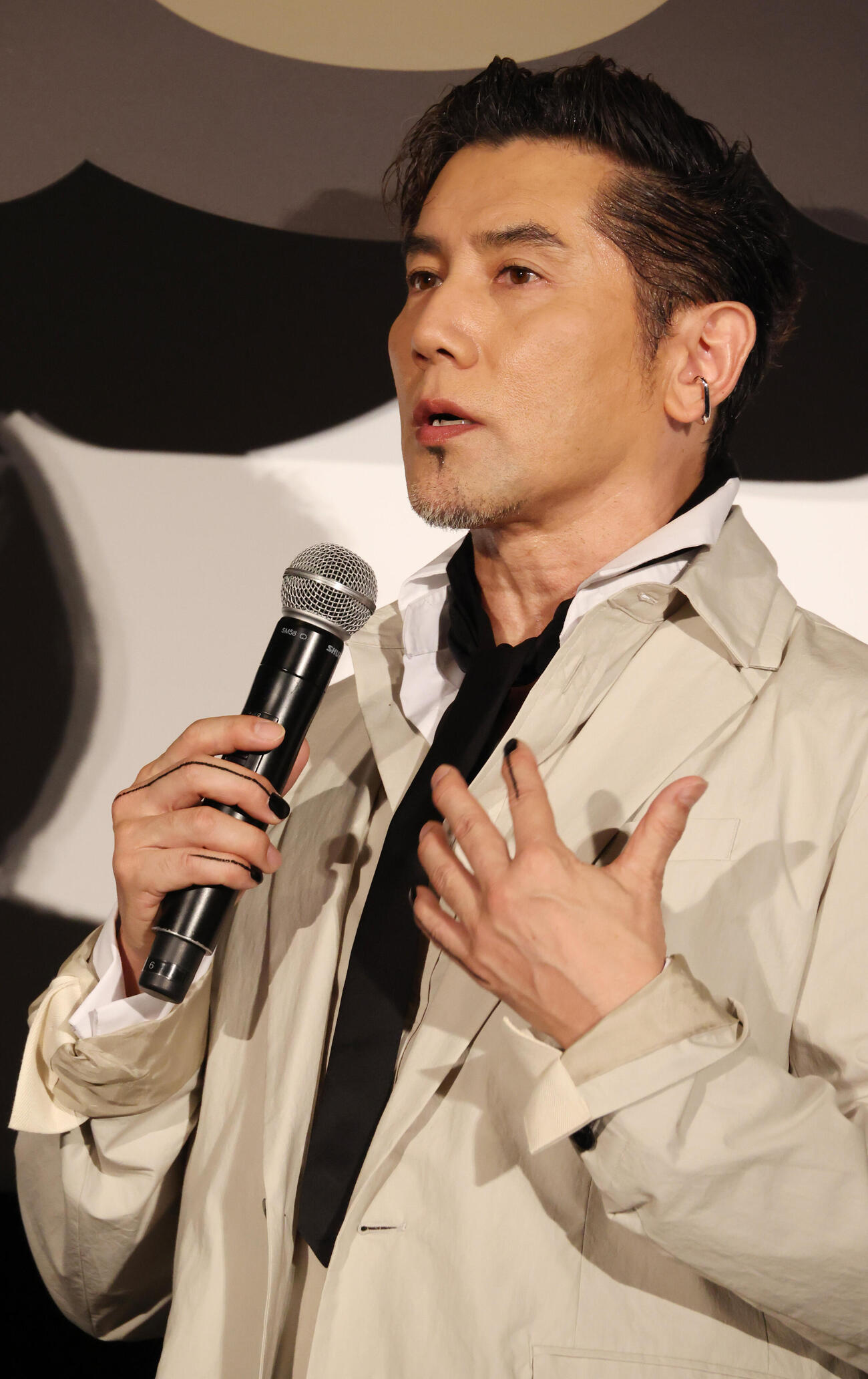 映画「黒牢城」初日舞台あいさつする本木雅弘（撮影・中島郁夫）