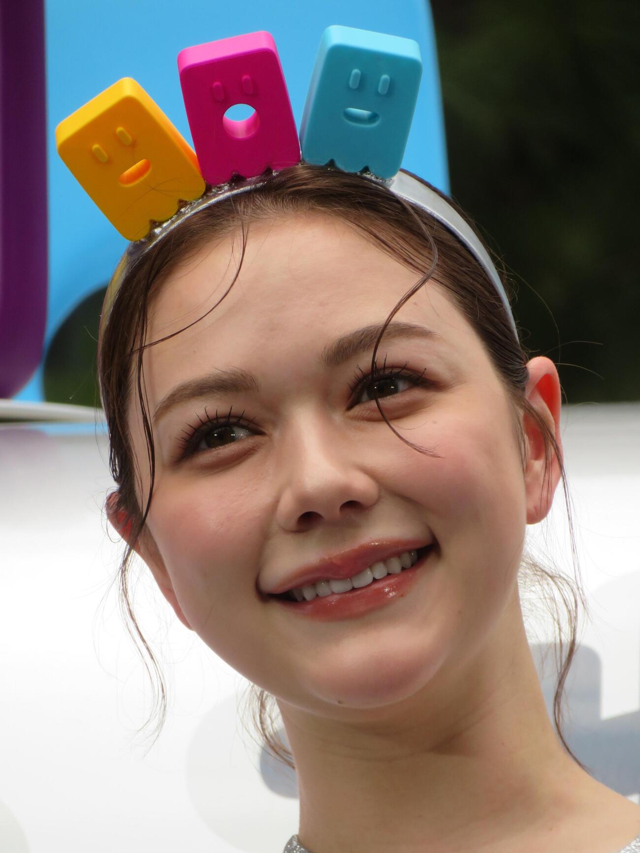 ノーベル製菓のペタグーグミをPRするイベントでペタグー星人になった村重杏奈