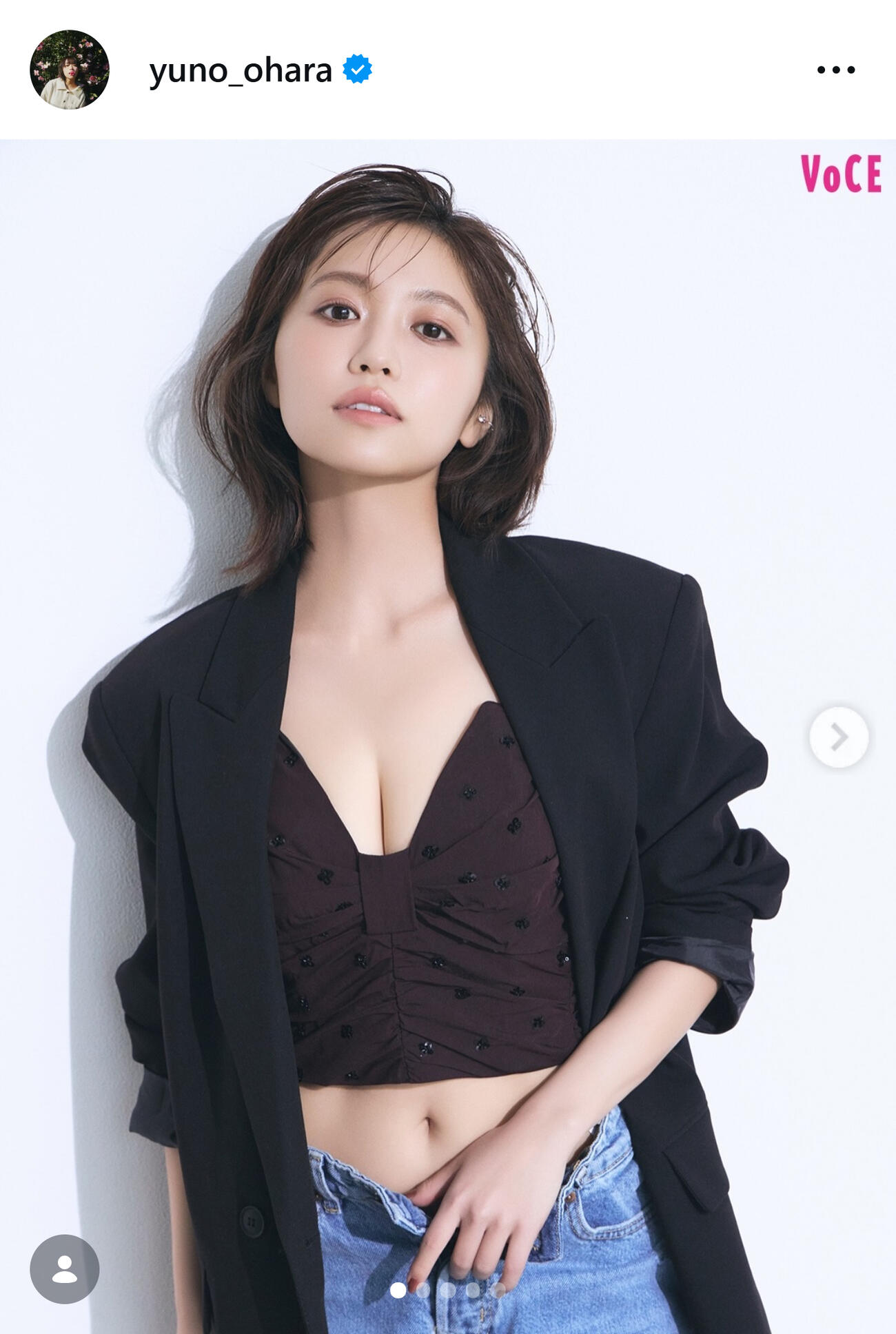 バキバキ腹筋もあらわに（大原優乃のインスタグラムから）