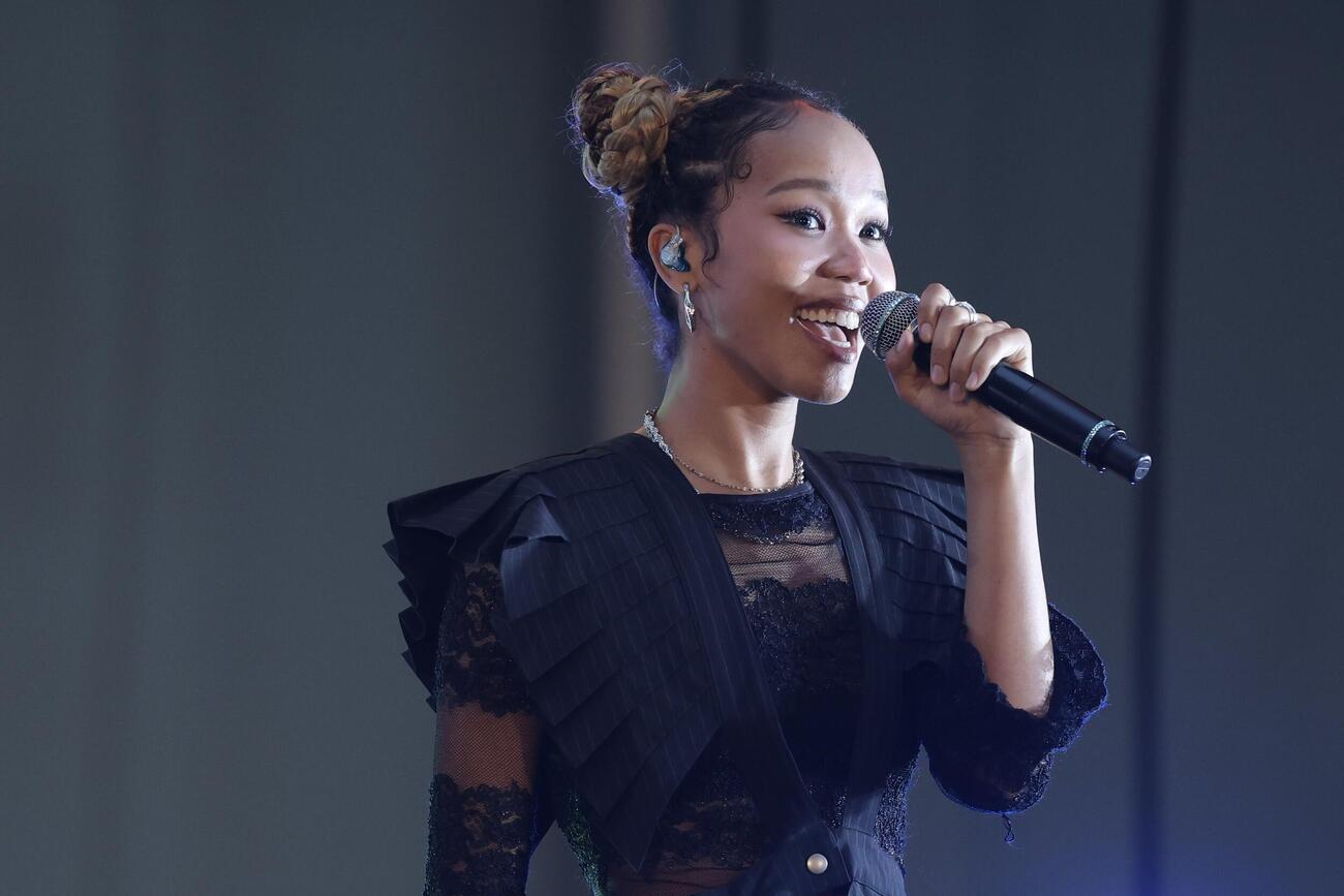 ステージでパフォーマンスするLittle Glee Monsterのmiyou（撮影・河田真司）
