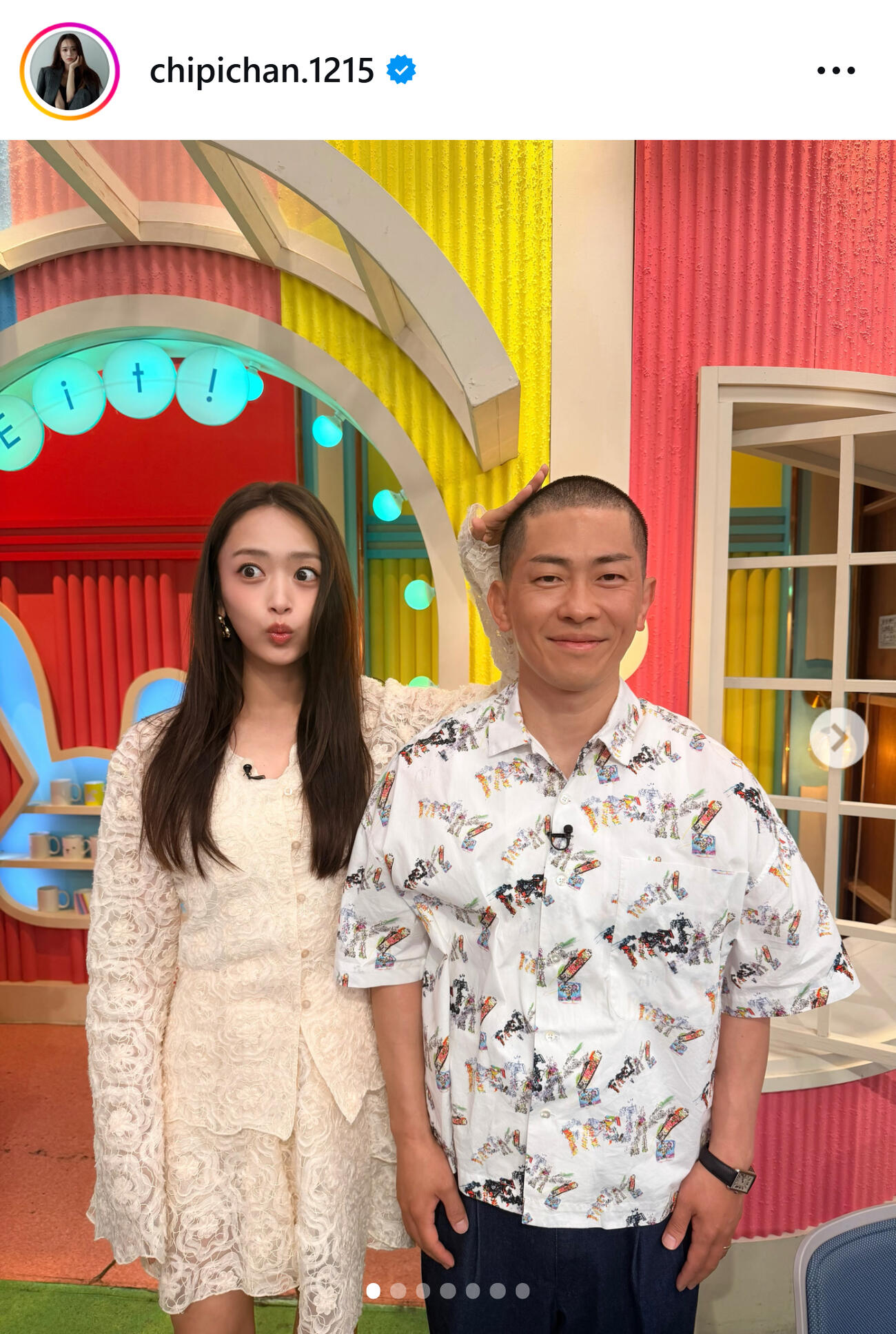 ジャンポケ太田の頭をなでる近藤千尋（近藤千尋のインスタグラムから）