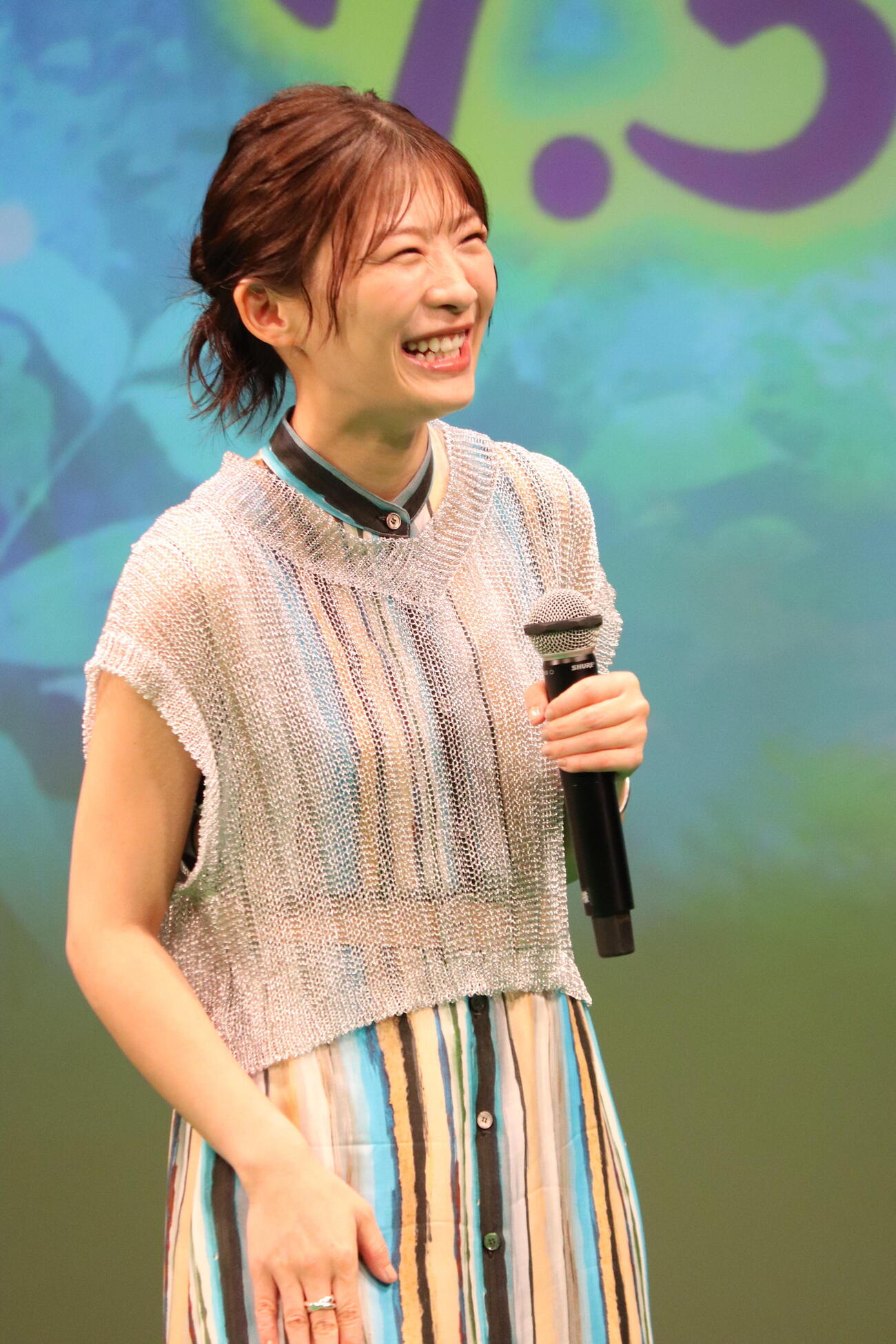 「映画クレヨンしんちゃん　奇々怪々！　オラの妖怪バケ～ション」完成披露舞台あいさつに出席した伊藤沙莉