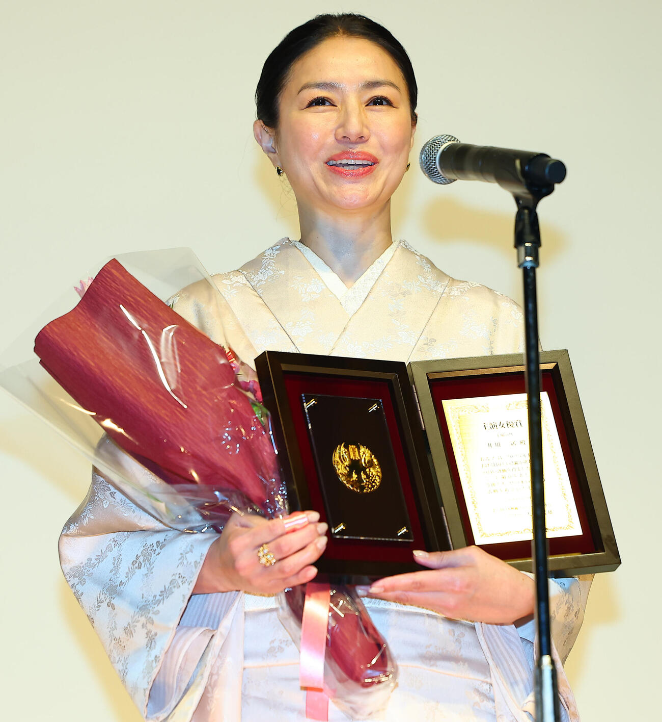 主演女優賞を受賞した井川遥（撮影・野上伸悟）