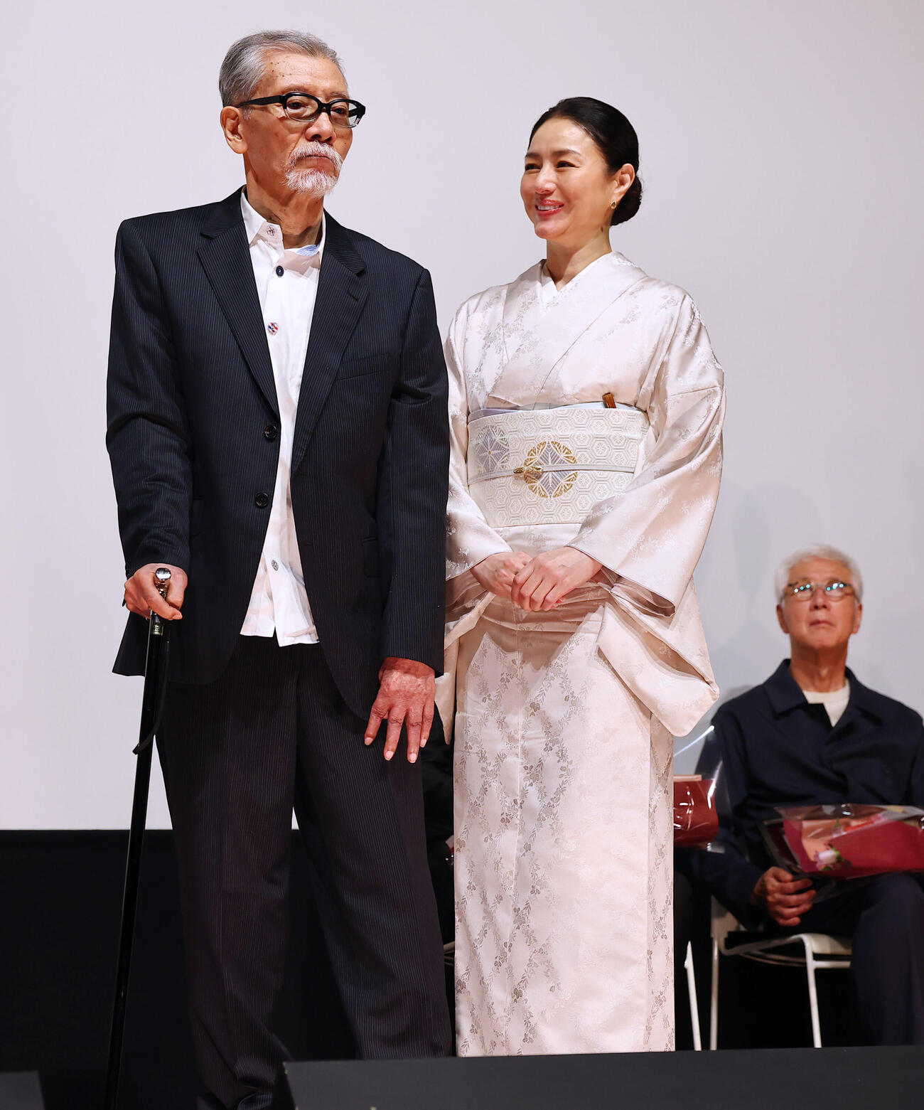 特別功労賞を受賞した塩見三省（左）と主演女優賞の井川遥（撮影・野上伸悟）