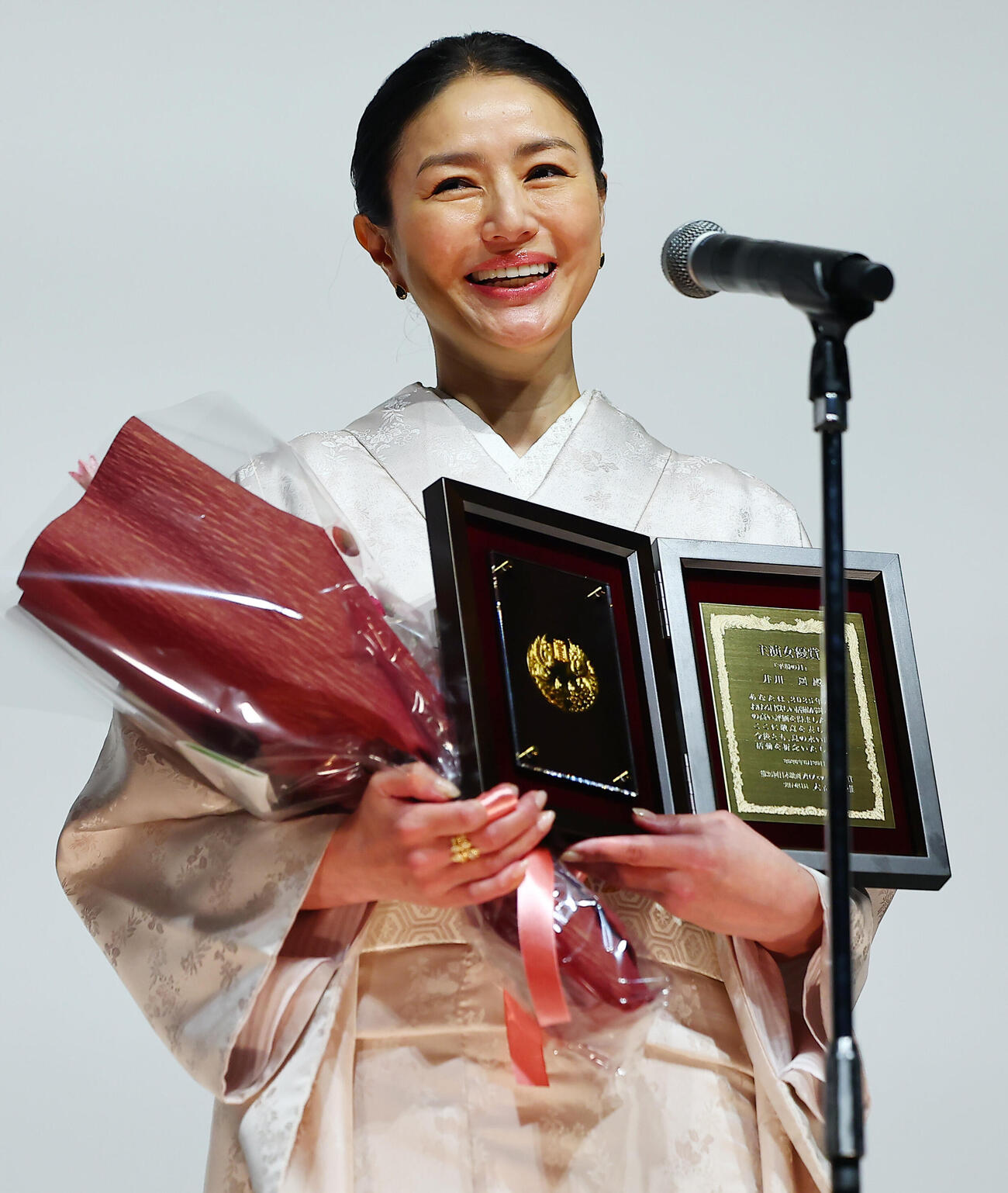 主演女優賞を受賞した井川遥（撮影・野上伸悟）