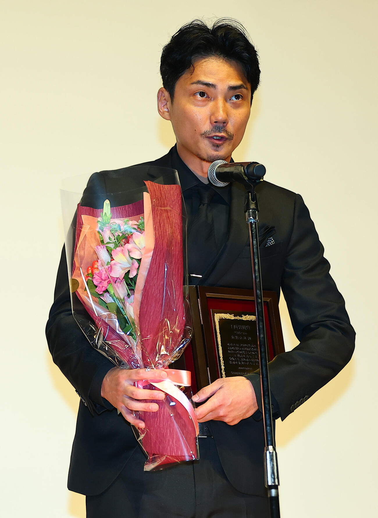 主演男優賞を受賞した毎熊克哉（撮影・野上伸悟）