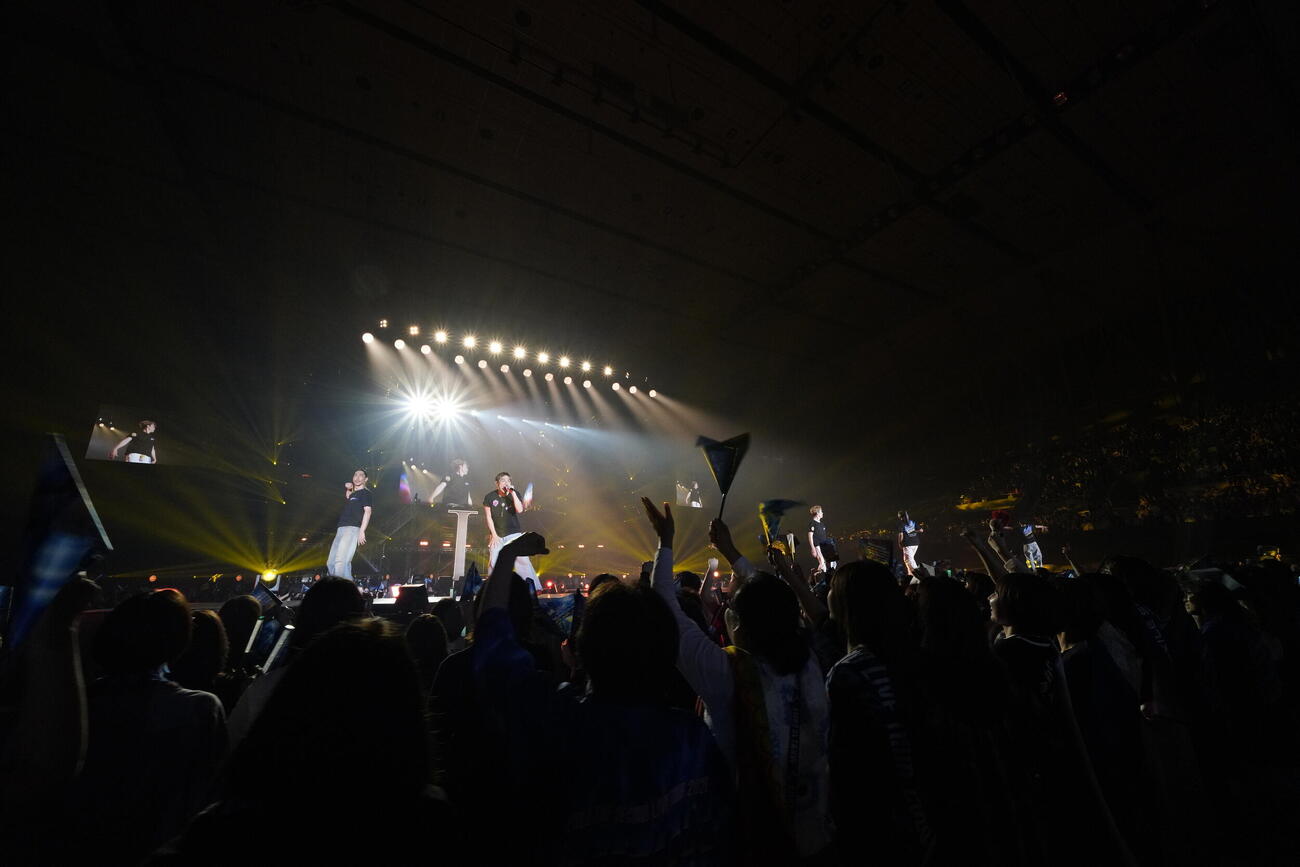 「PERFECT YEAR BEST　～Born To Be Wild～」初日公演でパフォーマンスするEXILE THE SECOND