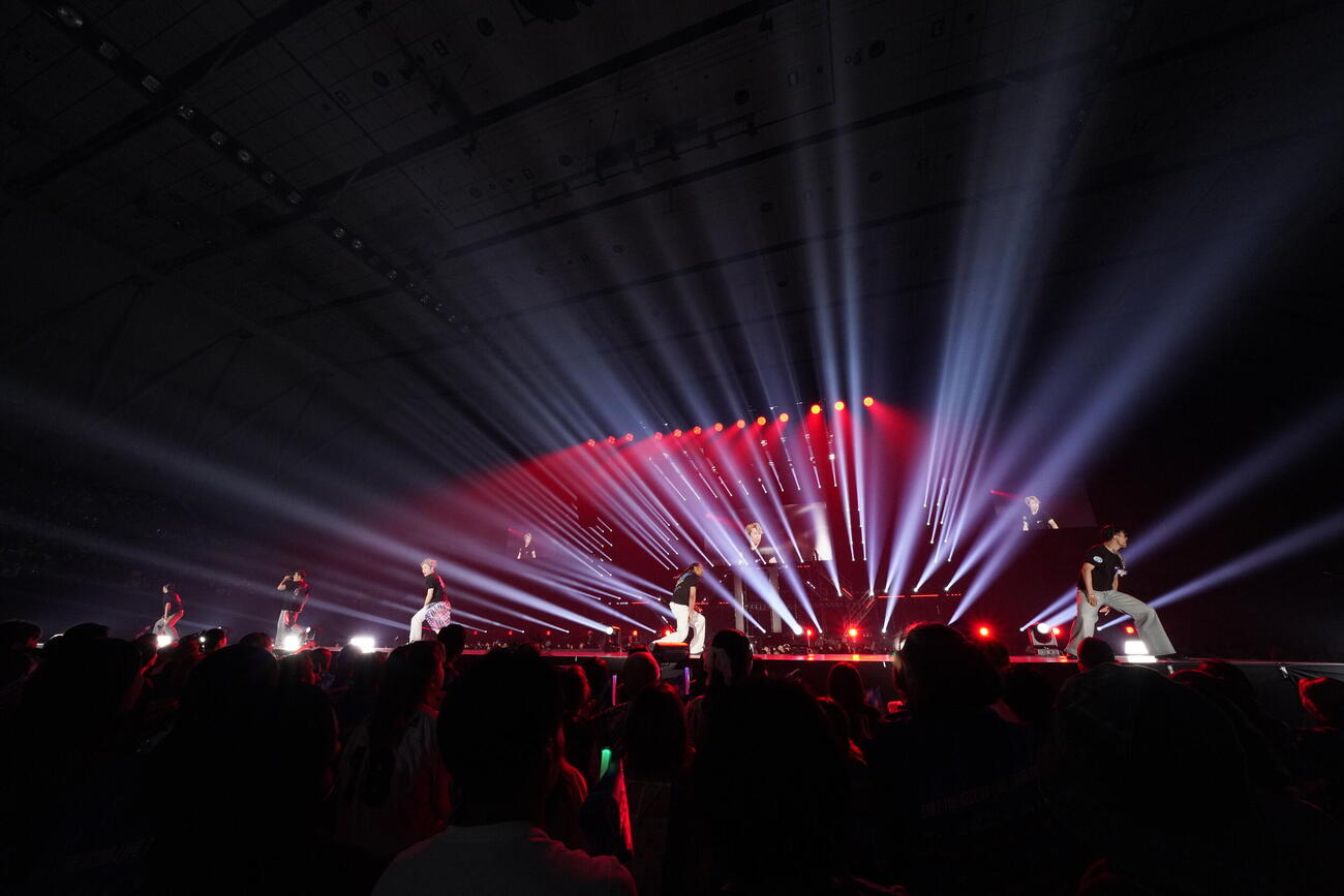 「PERFECT YEAR BEST　～Born To Be Wild～」初日公演でパフォーマンスするEXILE THE SECOND