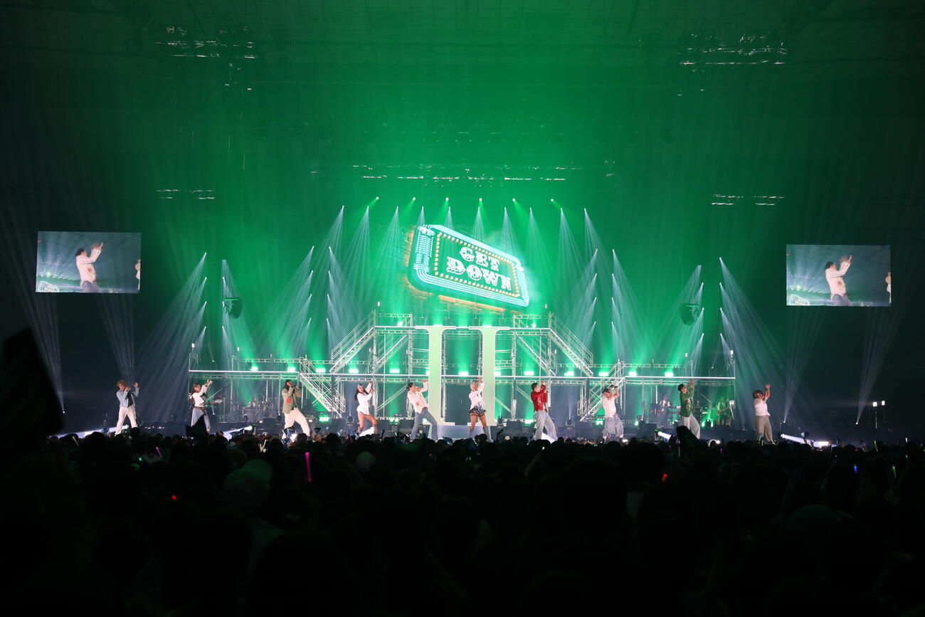 「PERFECT YEAR BEST　～Born To Be Wild～」初日公演でパフォーマンスするEXILE THE SECOND