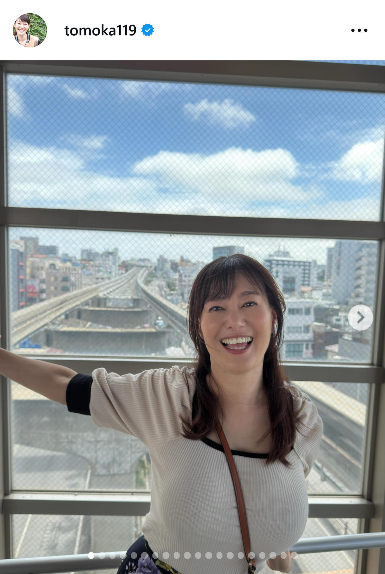 斜めがけバッグでクッキリ（ラジオ沖縄竹中知華アナのインスタグラムから）