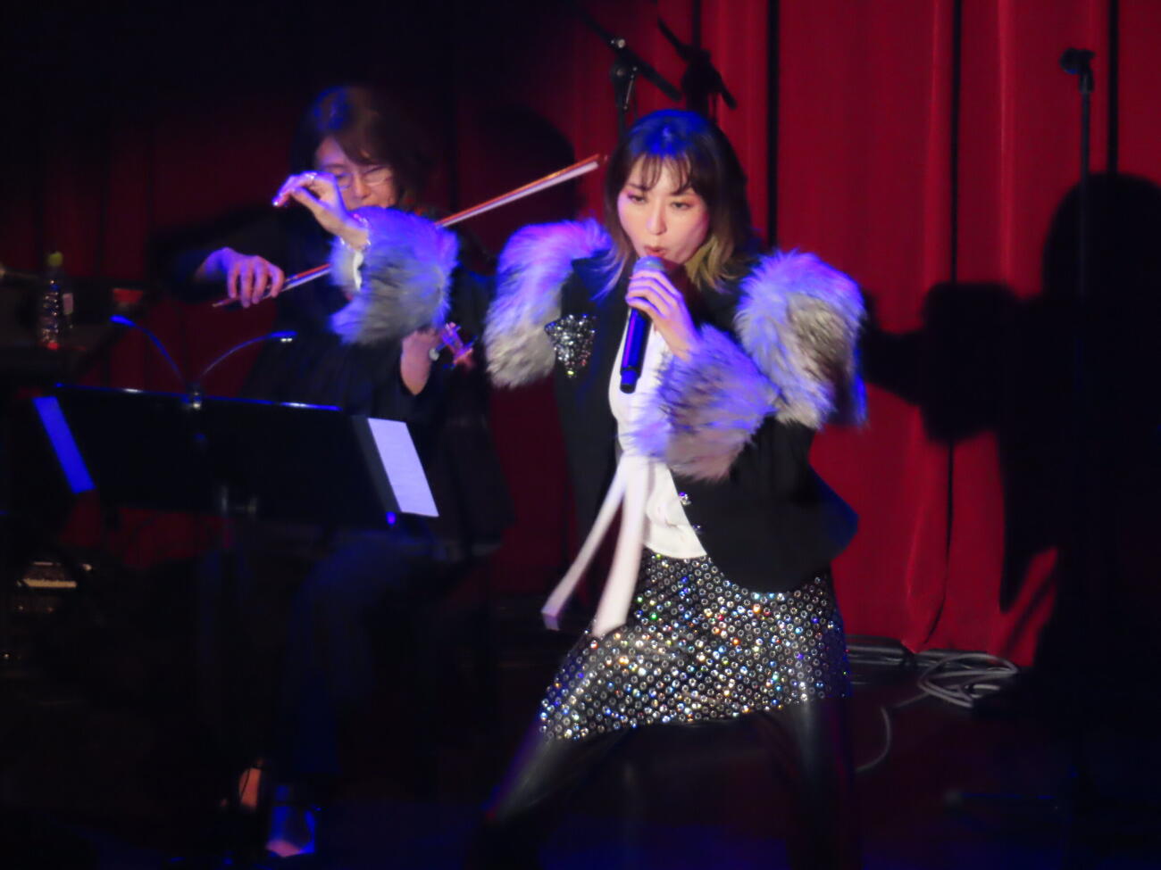 ライブ「Rumina」で熱唱する凪七瑠海