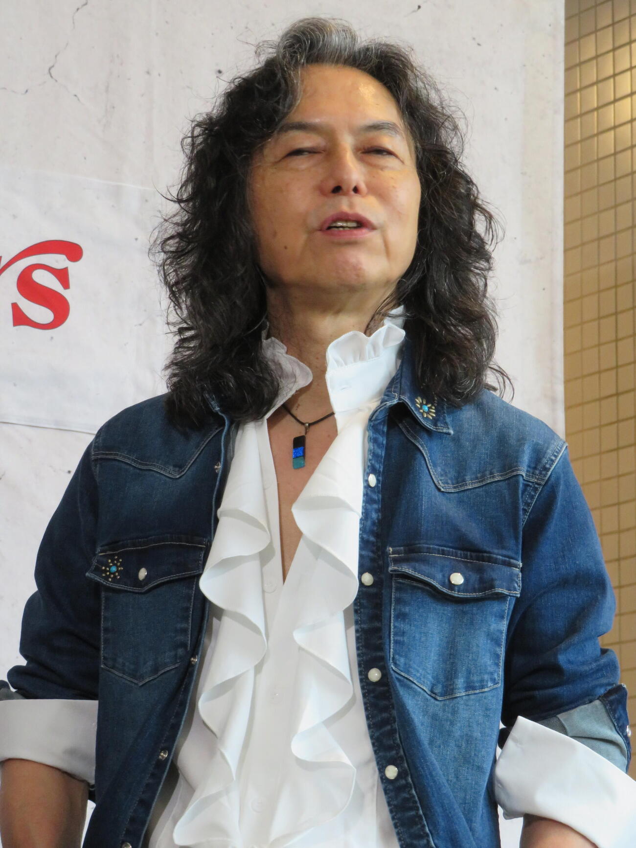 「RED WARRIORS FESTIVAL RED ROCKS」2日目の公演前に囲み取材に応じた木暮“shake”武彦（撮影・村上幸将）