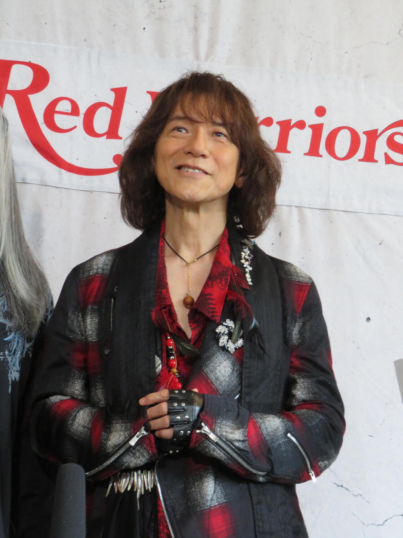 「RED WARRIORS FESTIVAL RED ROCKS」2日目の公演前に囲み取材に応じたダイアモンド☆ユカイ（撮影・村上幸将）