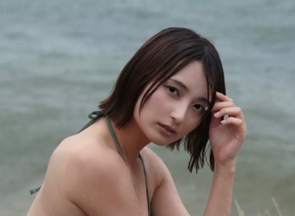 ひもビキニ姿を披露した宇佐美彩乃（宇佐美彩乃のインスタグラムから）