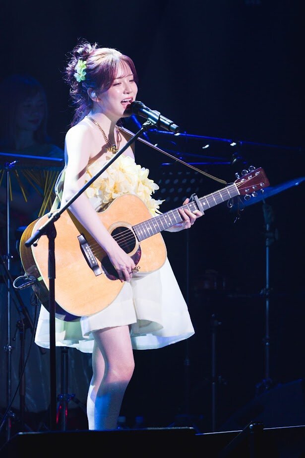 初ソロライブでデビュー曲「カナリア」を披露する絢音