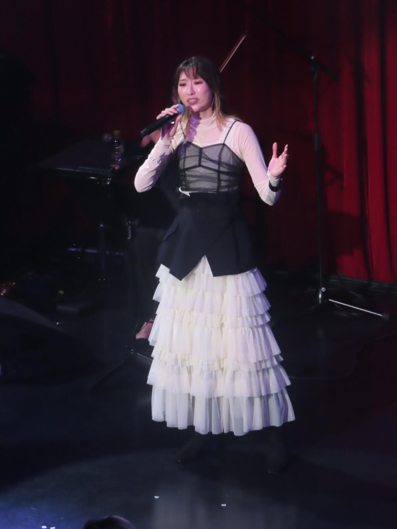 ライブ「Rumina」で熱唱する凪七瑠海