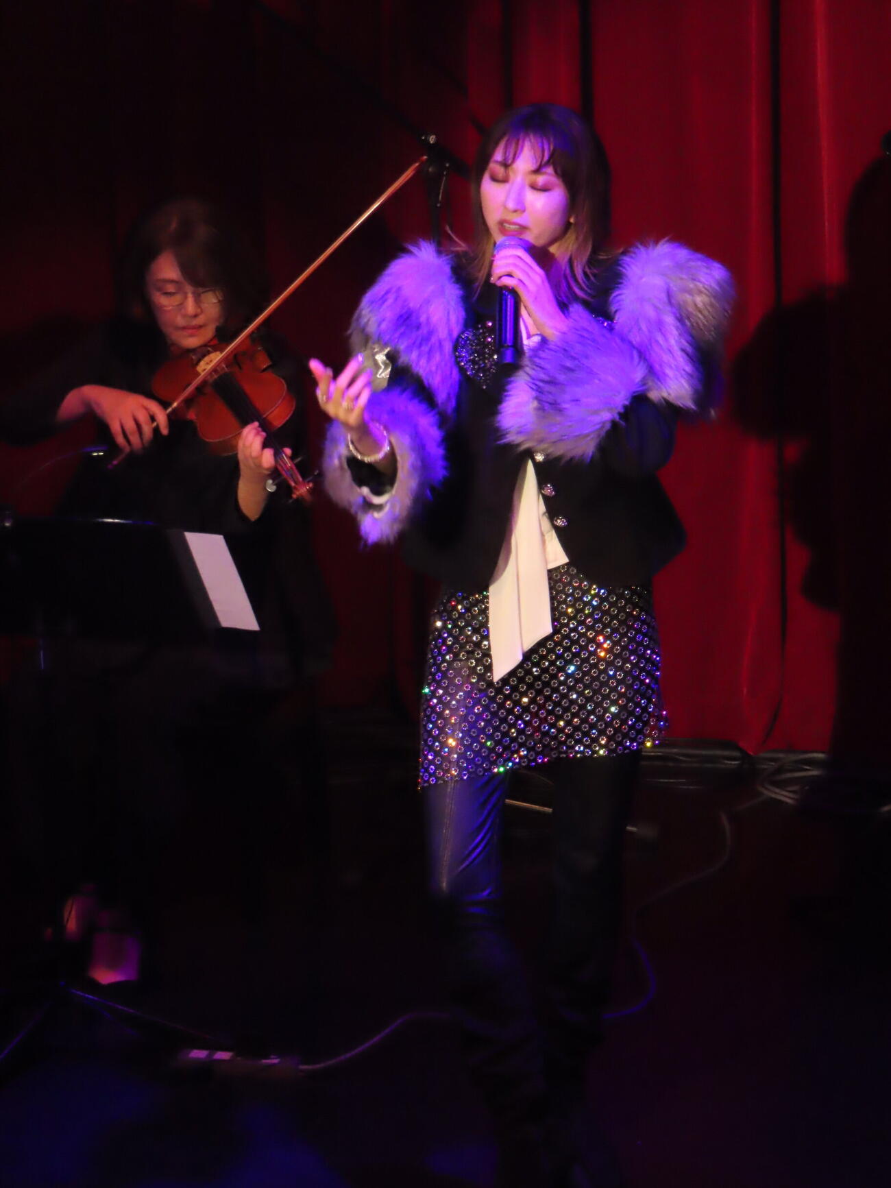 ライブ「Rumina」で熱唱する凪七瑠海